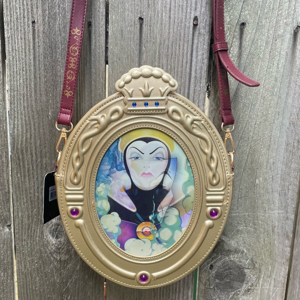 Disney Snow White Magic Mirror Crossbody Purse - 3-Way Lenticular Effect - Picture 3 of 16